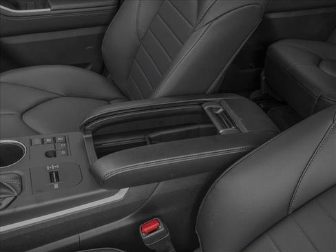 New 2026 Toyota Highlander XLE image 10