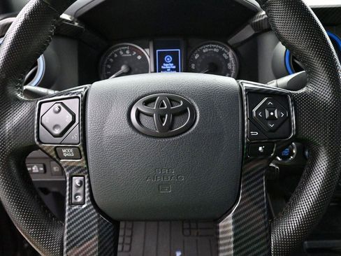 Used 2020 Toyota Tacoma TRD Off-Road w/ Technology Package AWD/4WD image 16