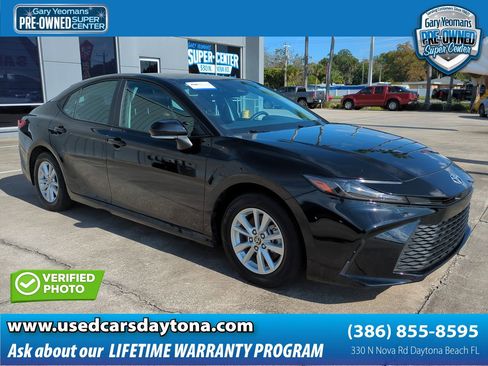 Used 2025 Toyota Camry LE image 1