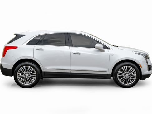 Used 2018 Cadillac XT5 Premium Luxury w/ Driver Assist Package image 7