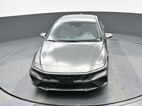 Used 2025 Hyundai Elantra SE FWD image 22