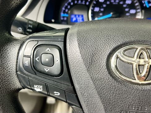 Used 2015 Toyota Camry LE image 18