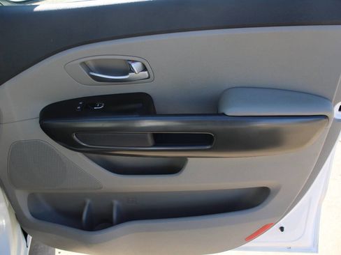 Used 2018 Kia Sedona L image 7