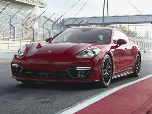 Used 2020 Porsche Panamera GTS image 1