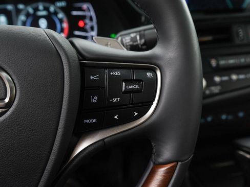 Used 2025 Lexus ES 350 w/ Luxury Package FWD image 26