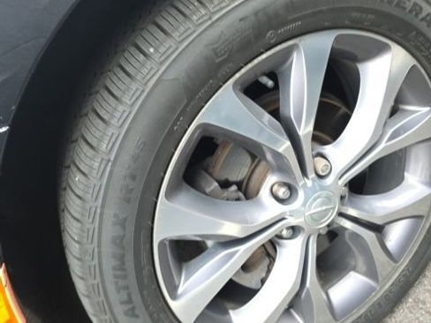 Used 2020 Chrysler Pacifica Limited w/ Tire & Wheel Group image 21