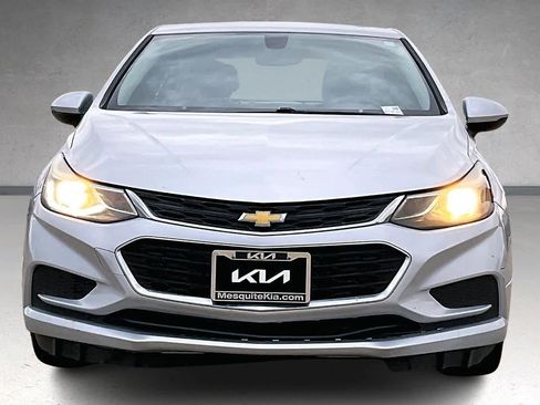 Used 2017 Chevrolet Cruze LT image 6