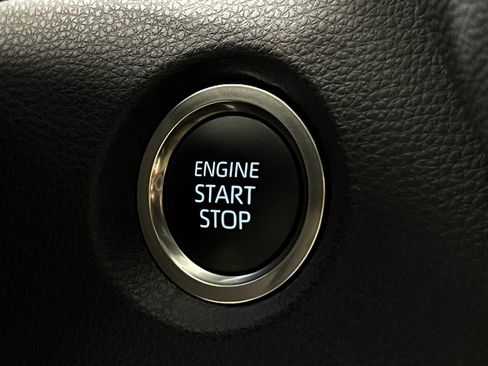 Certified 2025 Toyota Corolla SE image 19