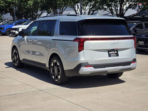 New 2026 Kia Carnival EX FWD image 3