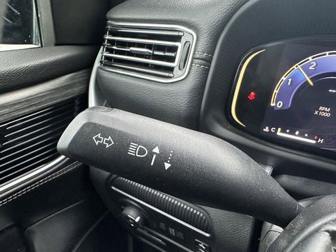 Used 2024 Jeep Wagoneer Series II w/ Flexible Seating Group image 20