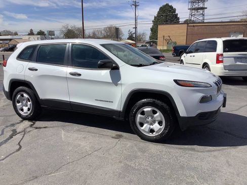 Used 2017 Jeep Cherokee Sport w/ Trailer Tow Group image 8
