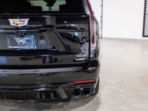 Used 2025 Cadillac Escalade V image 13