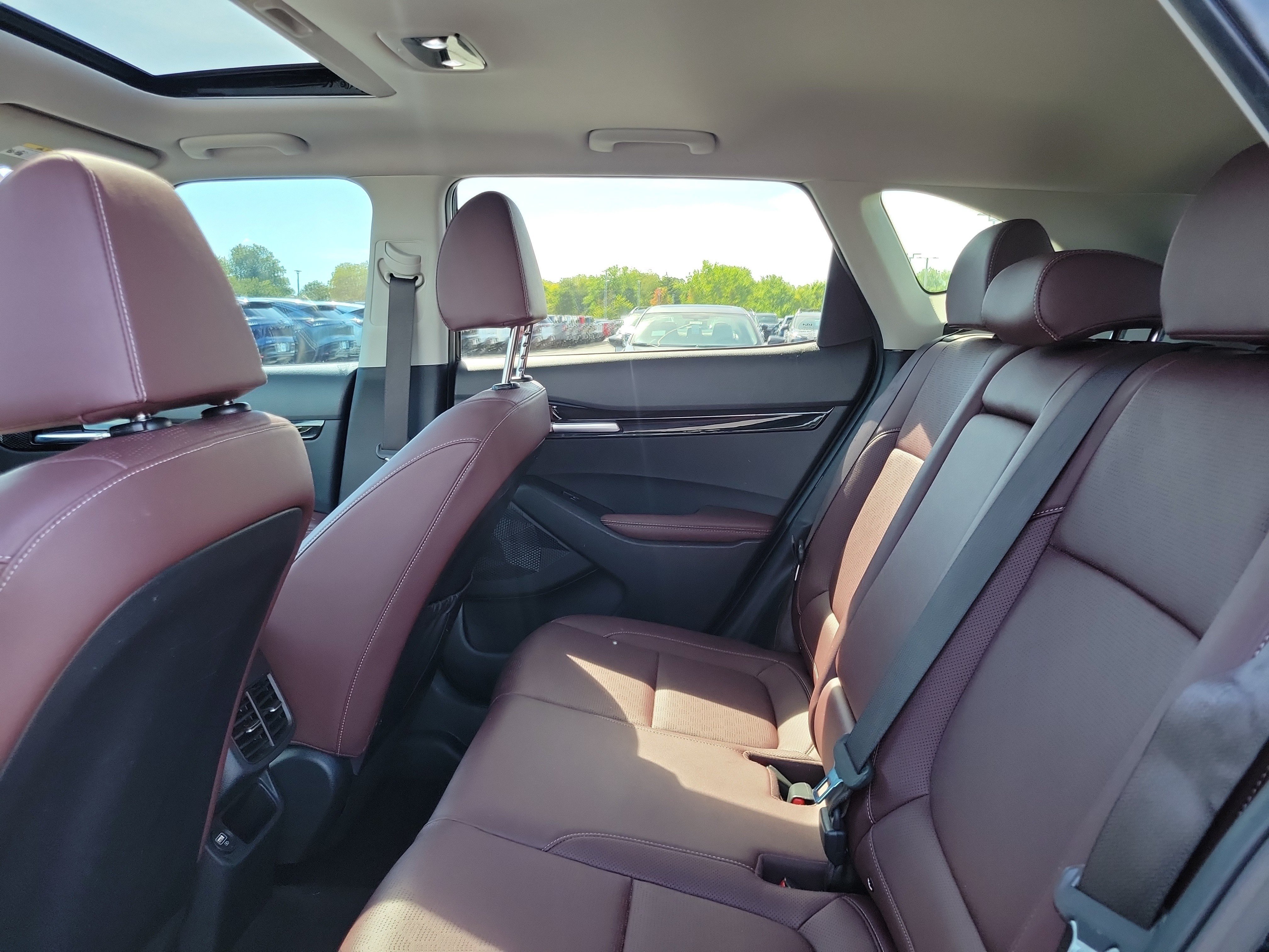 Used 2023 Kia Seltos SX w/ SX Sunroof Package AWD/4WD image 11