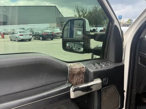 Used 2018 Ford F250 Lariat w/ Lariat Value Package AWD/4WD image 10