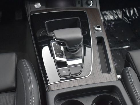 Used 2024 Audi Q5 e Premium Plus image 22