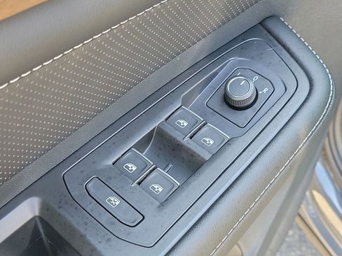 New 2026 Volkswagen Atlas SE image 15