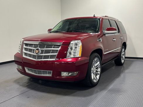 Used 2010 Cadillac Escalade Platinum AWD/4WD image 4