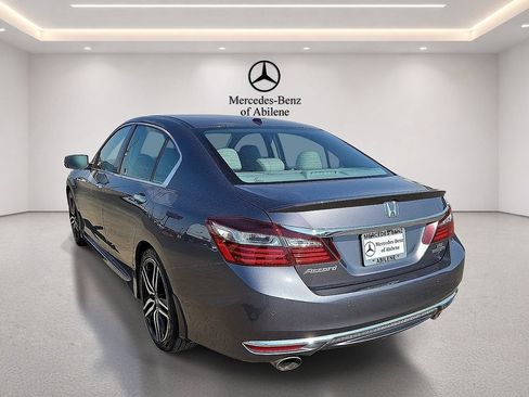 Used 2017 Honda Accord Touring image 5