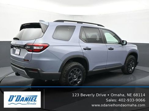 Used 2025 Honda Pilot TrailSport image 6