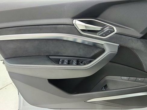 Used 2023 Audi e-tron S Prestige w/ Prestige Package image 34
