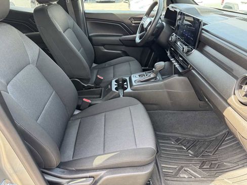 Used 2024 Chevrolet Colorado W/T RWD image 15