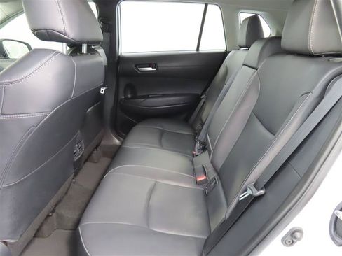Used 2022 Toyota Corolla Cross XLE FWD image 31