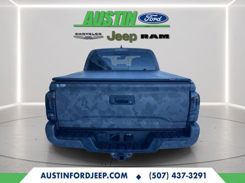 Used 2018 Toyota Tacoma TRD Off-Road image 4