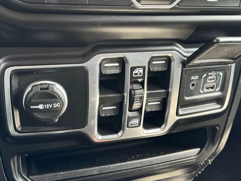 Used 2022 Jeep Gladiator Overland w/ Popular Equipment Package AWD/4WD image 23