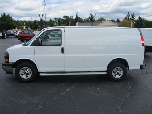 Used 2024 GMC Savana 2500 w/ Driver Convenience Package image 8