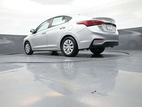 Certified 2021 Hyundai Accent SE FWD image 31