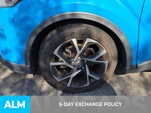 Used 2019 Toyota C-HR XLE image 4