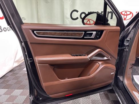 Used 2019 Porsche Cayenne Turbo image 21