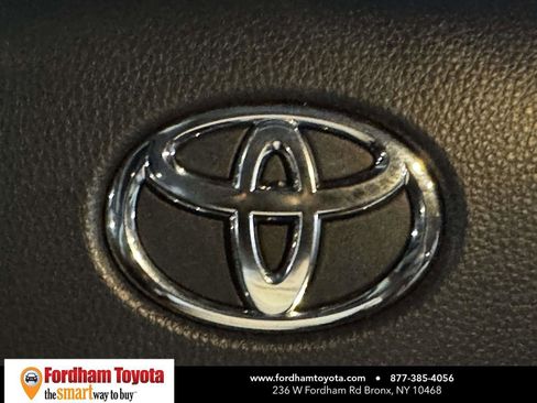 Used 2023 Toyota Highlander XLE AWD/4WD image 32