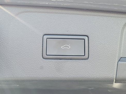 Certified 2025 Volkswagen Atlas Peak Edition SE image 12