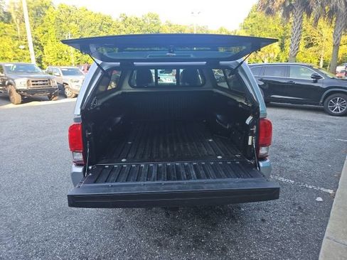 Used 2018 Toyota Tacoma SR w/ SR Convenience Package AWD/4WD image 5