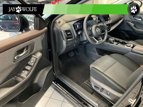 Used 2023 Nissan Rogue SV AWD/4WD image 9