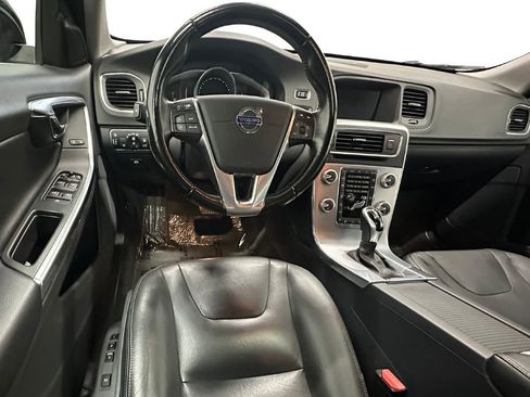 Used 2017 Volvo V60 T5 Platinum w/ Climate Package image 19