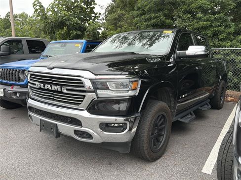 Used 2022 RAM 1500 Laramie AWD/4WD image 1