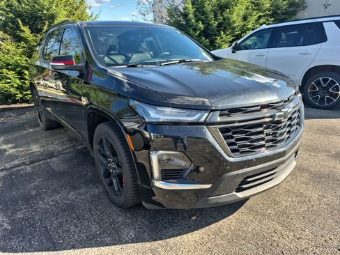 Used 2023 Chevrolet Traverse Premier w/ Redline Edition AWD/4WD image 3