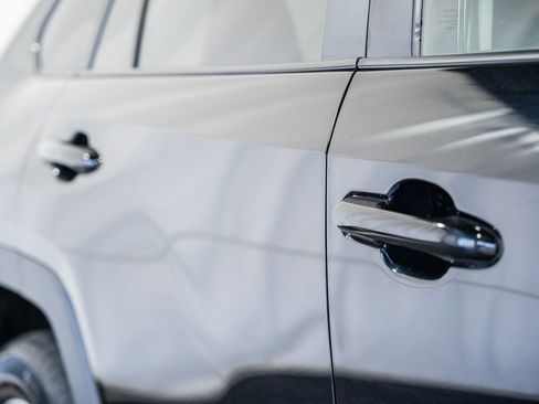 Used 2025 Toyota RAV4 XLE AWD/4WD image 12