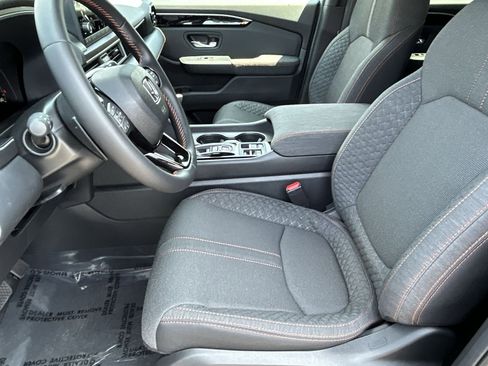 Used 2025 Honda Pilot Sport image 14