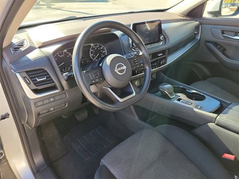 Used 2023 Nissan Rogue SV image 15