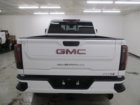 New 2025 GMC Sierra 2500 AT4 w/ AT4 Premium Plus Package image 4