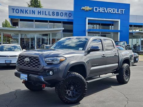 Used 2022 Toyota Tacoma TRD Off-Road w/ Technology Package AWD/4WD image 2