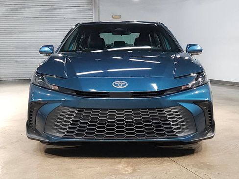 Used 2025 Toyota Camry SE FWD image 2