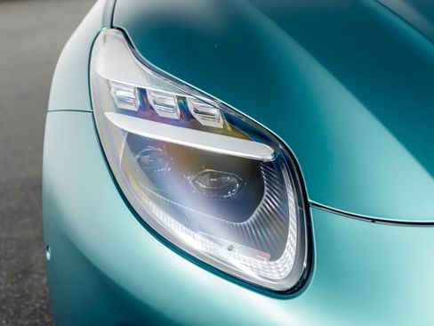 Used 2025 Aston Martin DB12 Convertible image 24