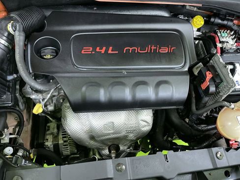 Used 2018 Jeep Renegade Latitude w/ Cold Weather Group image 28