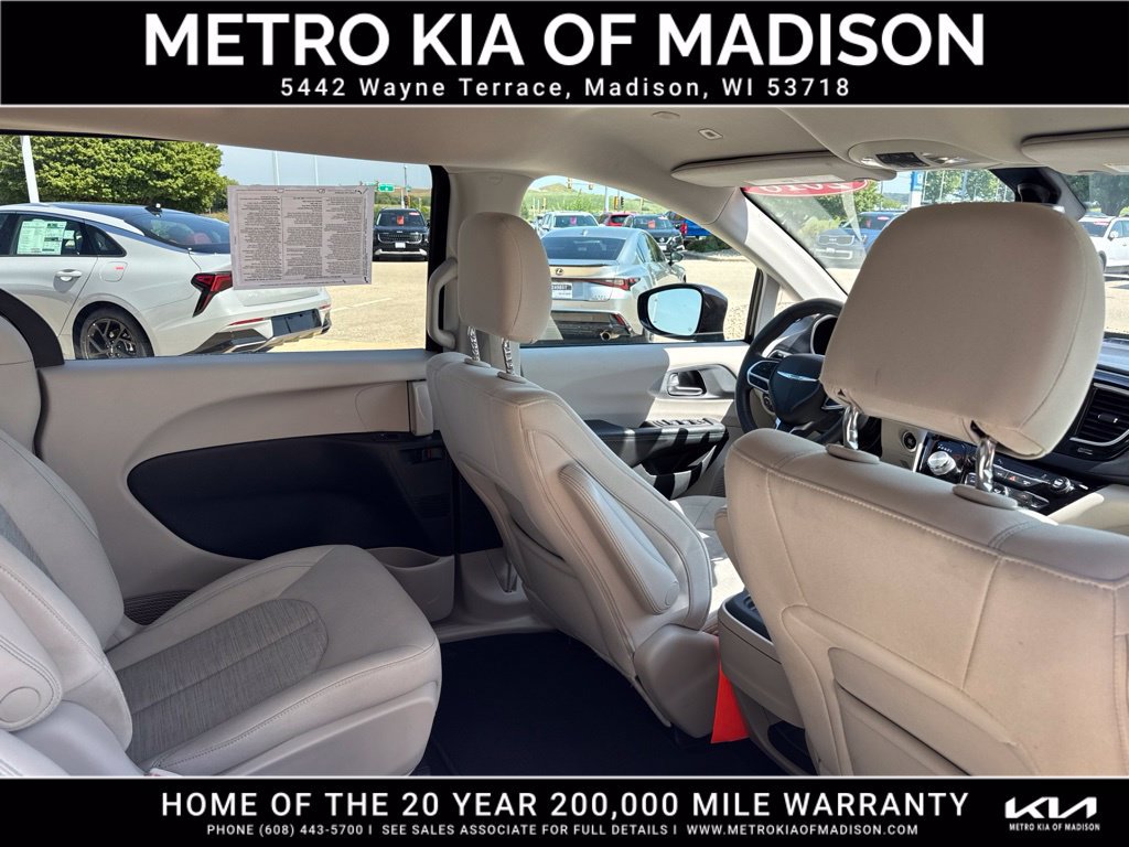 Used 2018 Chrysler Pacifica Touring Plus FWD image 43