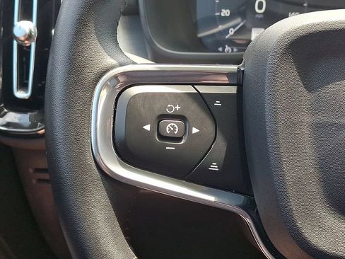 Used 2019 Volvo XC40 T5 Momentum AWD/4WD image 22