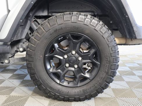 Used 2023 Jeep Gladiator Sport AWD/4WD image 16